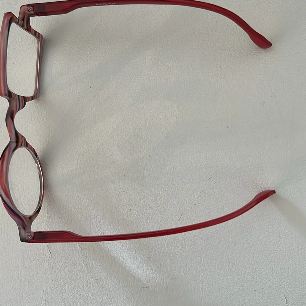COLORFUL FUN SHAPED + 2.00 STRIPED GLASSES WITH CASE